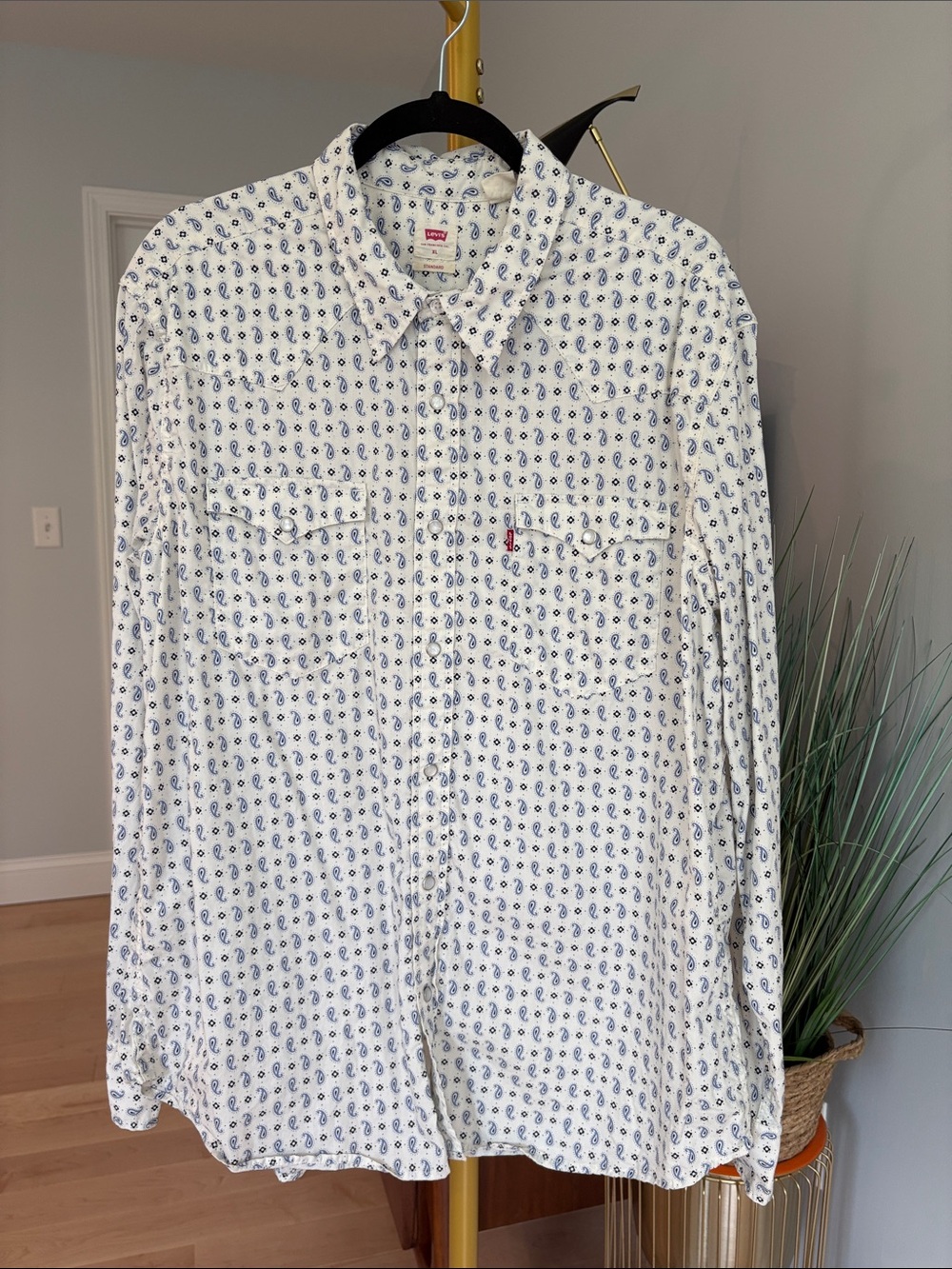 Levi's White Long-Sleeve Shirt with Blue Paisley Print